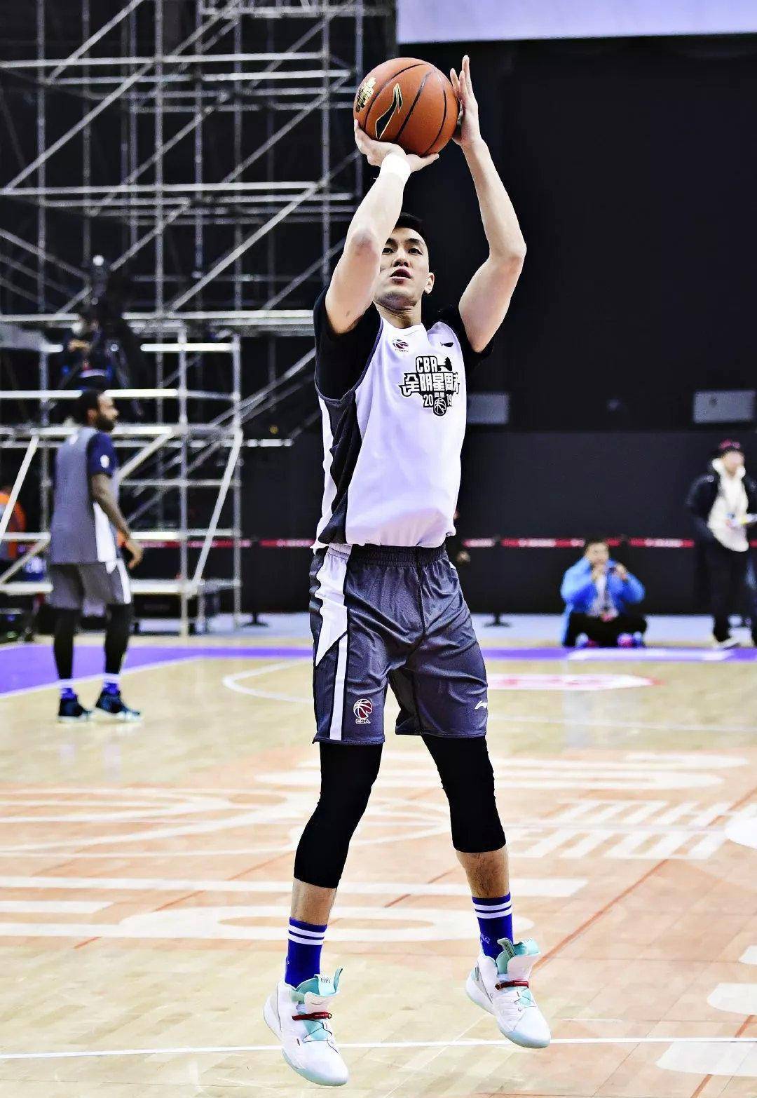 乐鱼官网今晨体能课后，阿贾克斯调整名单备战欧篮联，质疑声仍在，球探报告显示潜力的简单介绍