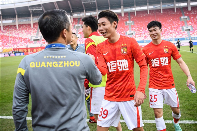 广州队发布备战花絮，国际比赛日豪取连胜，中超任务艰巨，心理建设被强调的简单介绍