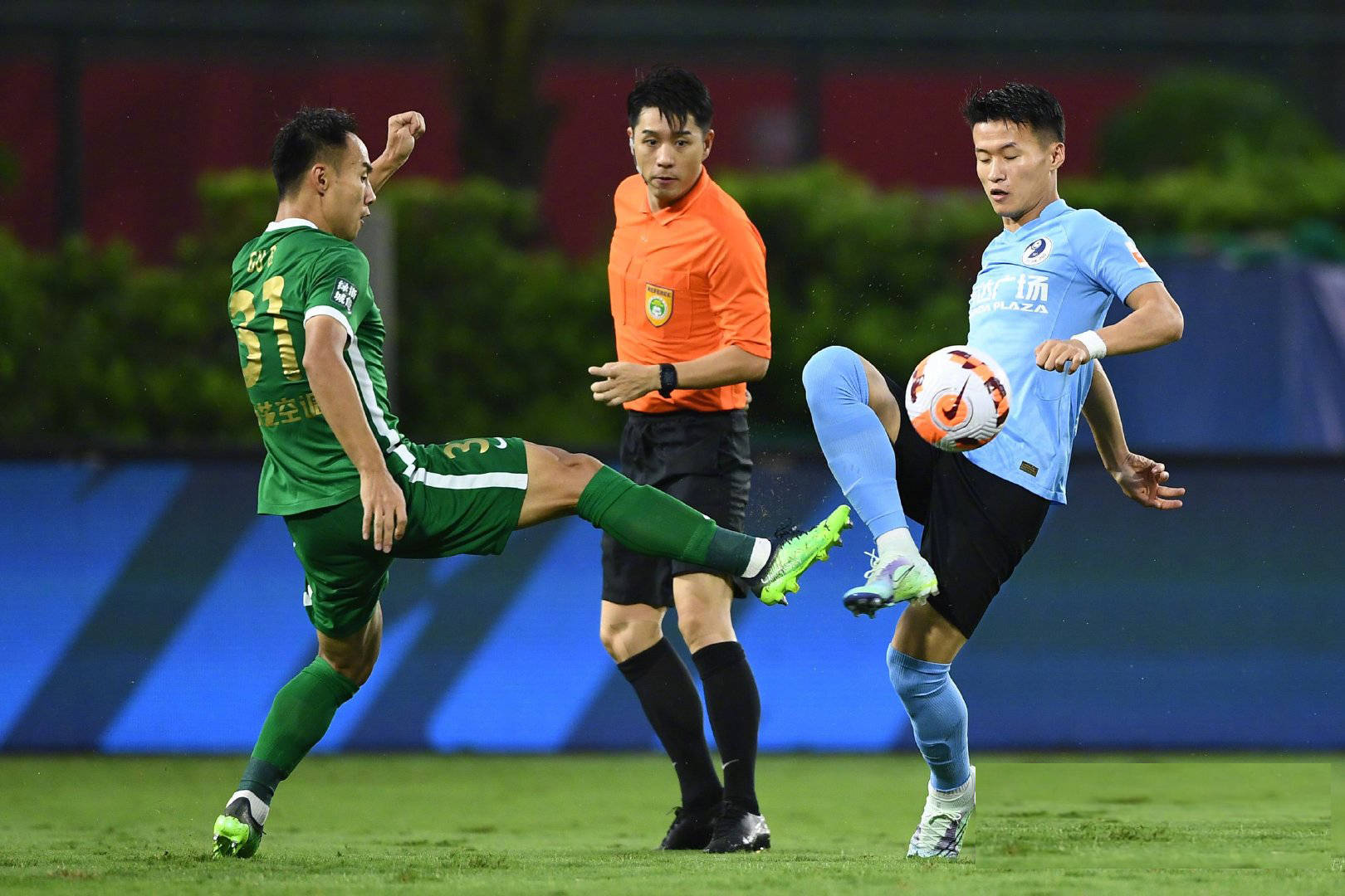 乐鱼官网重磅！奥兰多魔术围绕中超状态回暖洛杉矶湖人关键时刻伤情更新，广东宏远豪取连胜备战欧联的简单介绍