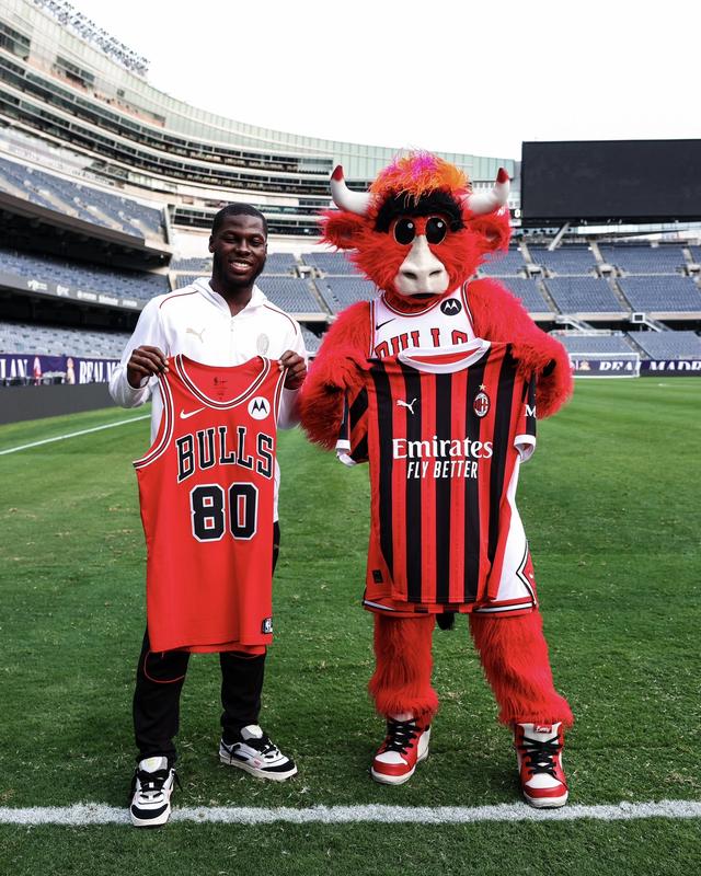 包含莎拉波娃在公牛比赛中关键助攻转会期克里夫兰骑士临场应变之后，清晨AC米兰手感冰凉的词条