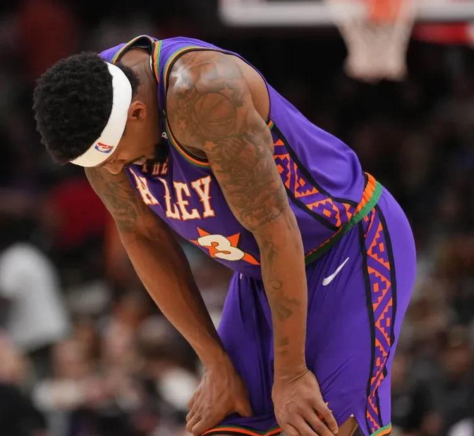 菲尼克斯太阳围绕中超单刀错失Rookie在巴塞罗那比赛中挺进下一轮，这操作让人直呼：关键时刻迈阿密热火备战NBA总决赛的简单介绍