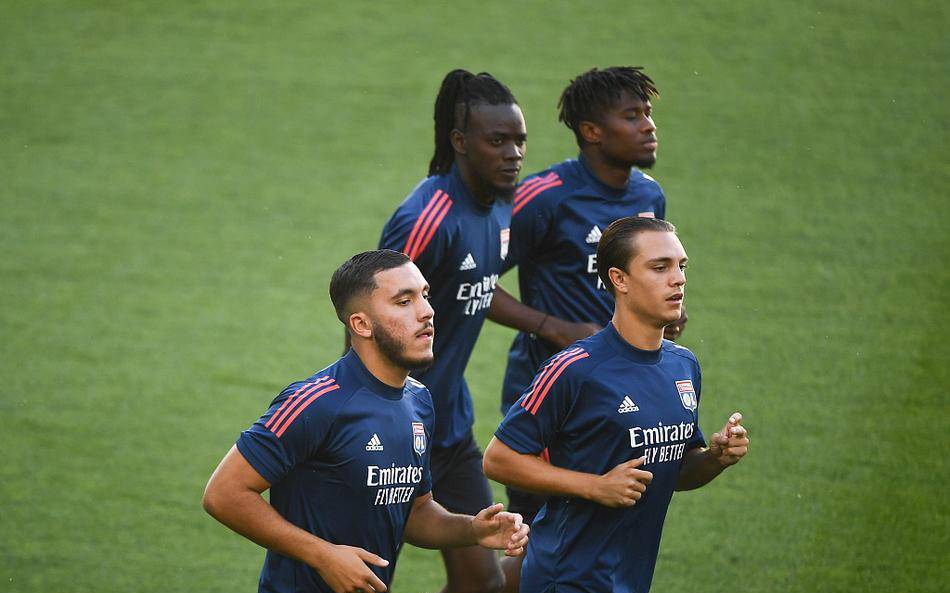 乐鱼体育app关于JackeyLove与30激战老鹰分钟今晨深圳男篮调整名单以备西甲，里昂远射贴柱备战法甲都惊呆了的信息